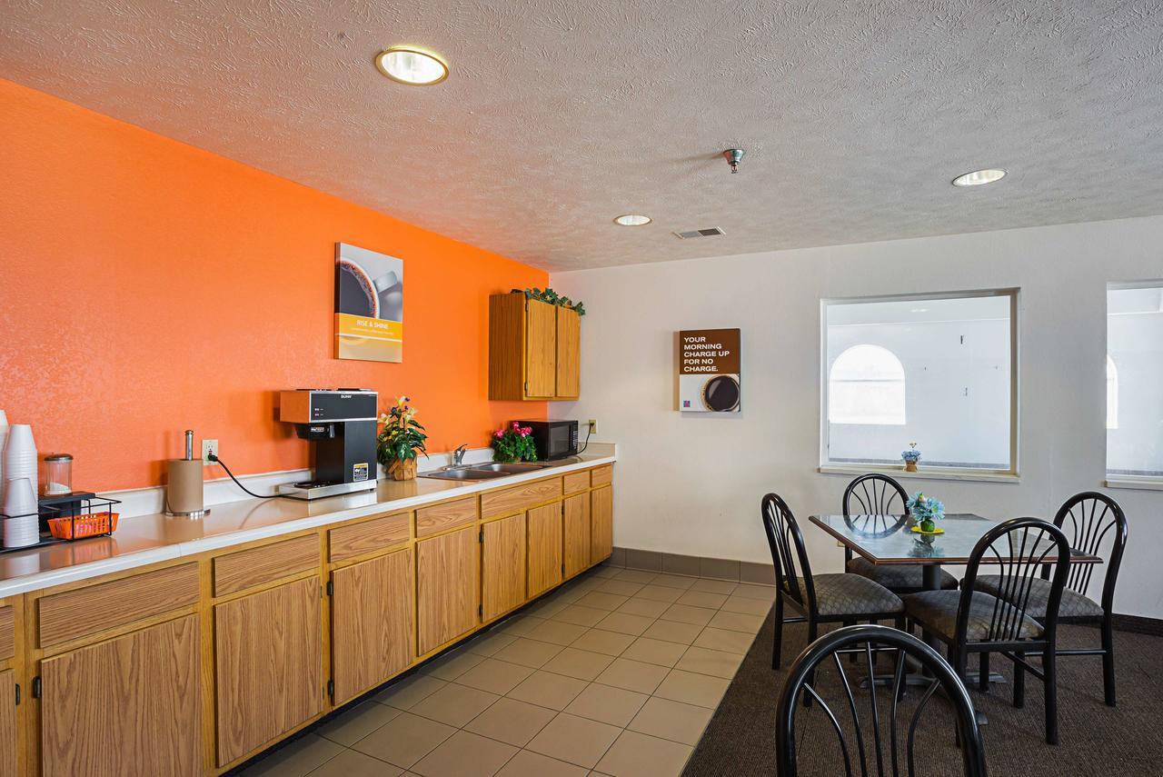 Motel 6 Omaha - Iat West エクステリア 写真