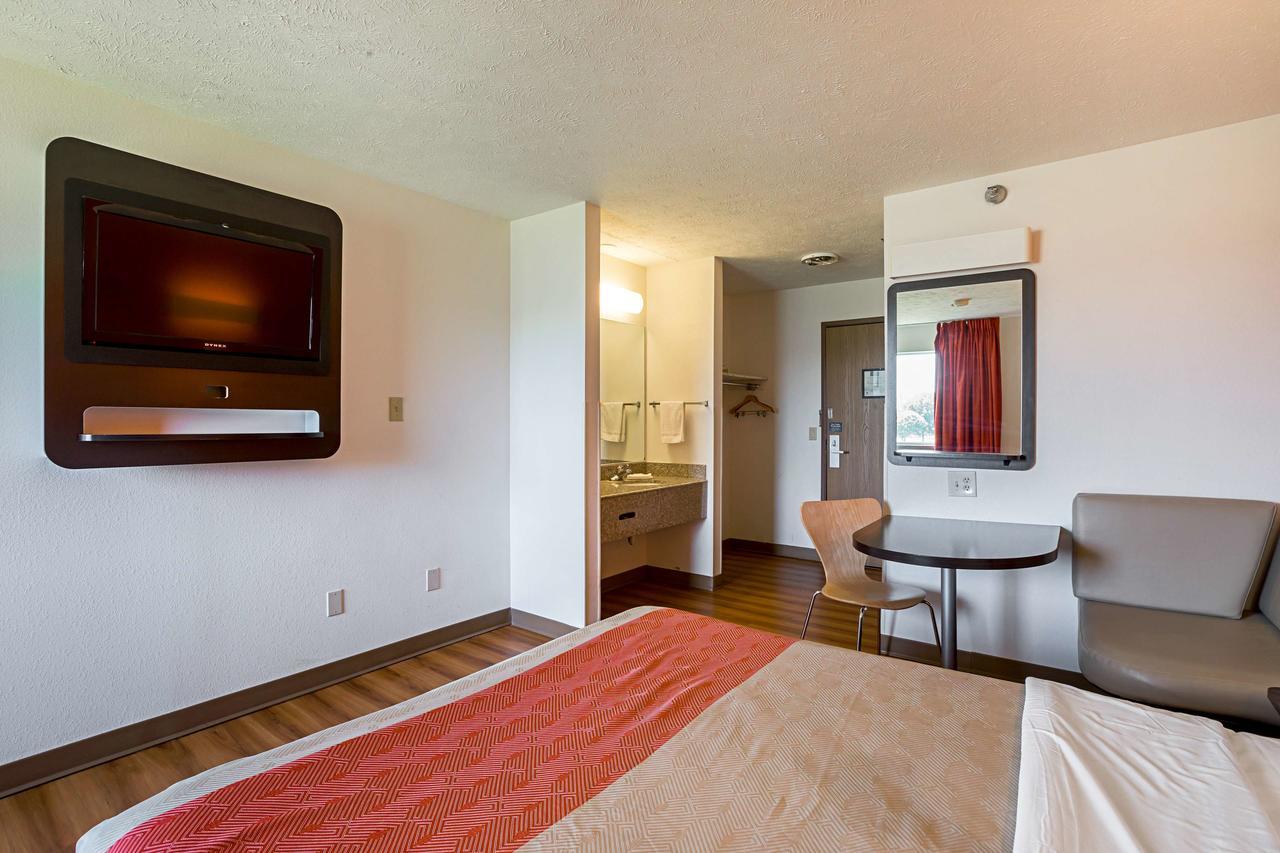 Motel 6 Omaha - Iat West エクステリア 写真
