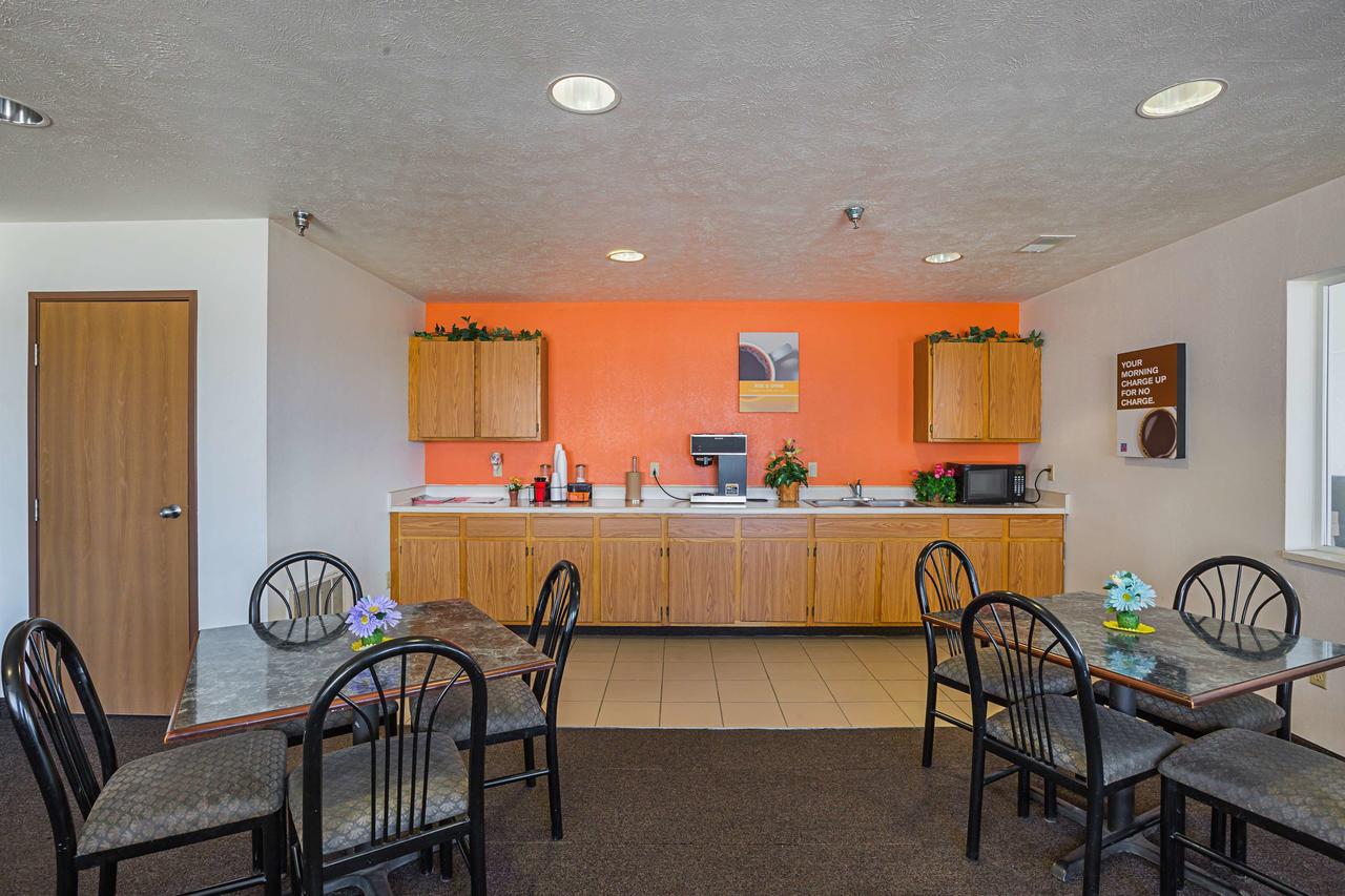Motel 6 Omaha - Iat West エクステリア 写真