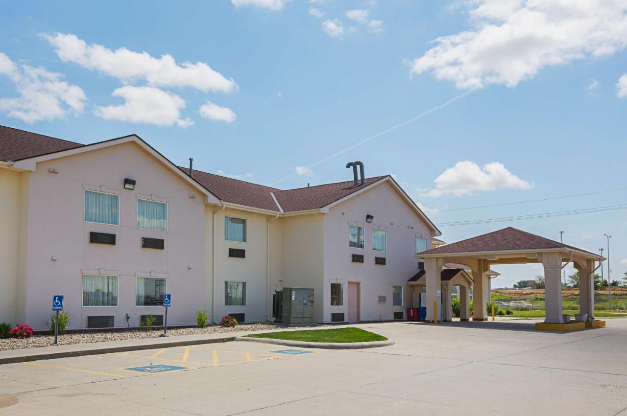 Motel 6 Omaha - Iat West エクステリア 写真